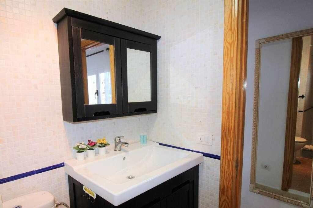 Casa Alejandra Con Terraza Y Barbacoa Villa Ел Голфо Екстериор снимка